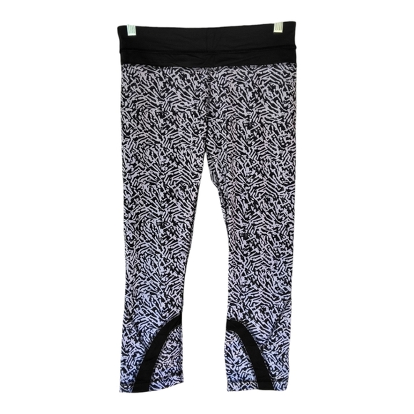 Lululemon Inspire Crop II All Full-On Luxtreme Black White Animal Print Size 6 - Picture 4 of 12